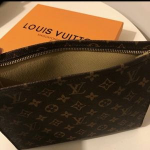 Louis vuitton clutch bag